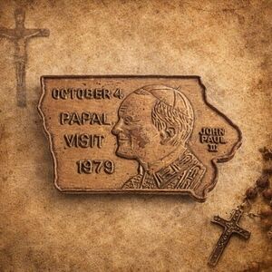 Pope John Paul II 1979 Des Moines Iowa Visit Vintage Lapel Pin